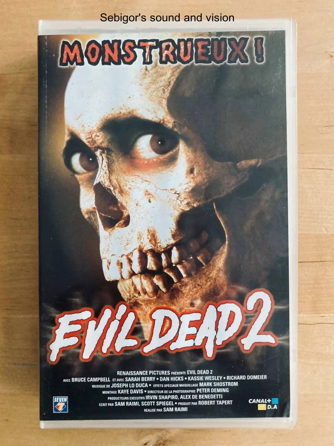Cassette VHS Evil Dead 2 de Sam Raimi.